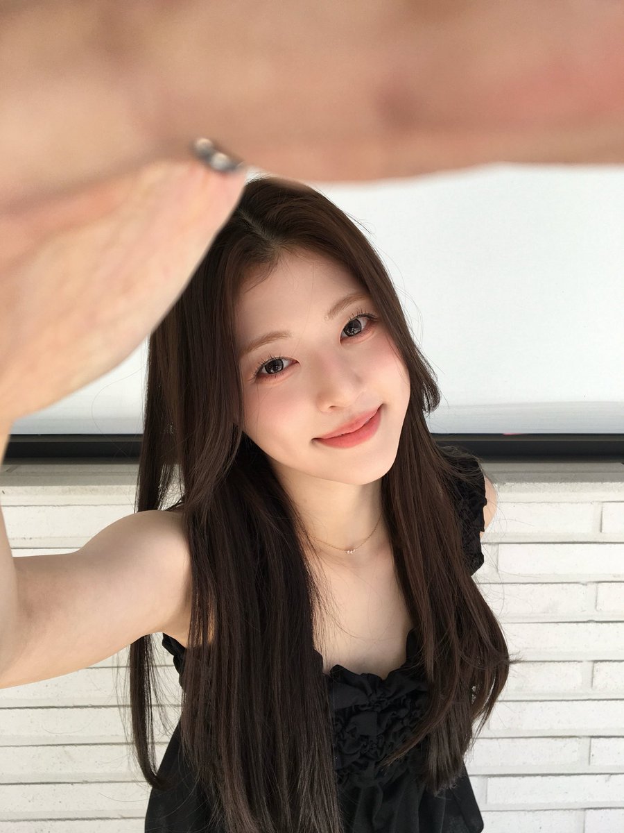 KIIRAS_member's tweet photo. [#Harin]

🖤💌

#KIIRAS #키라스 #하린 https://t.co/n0ESEtKfYN