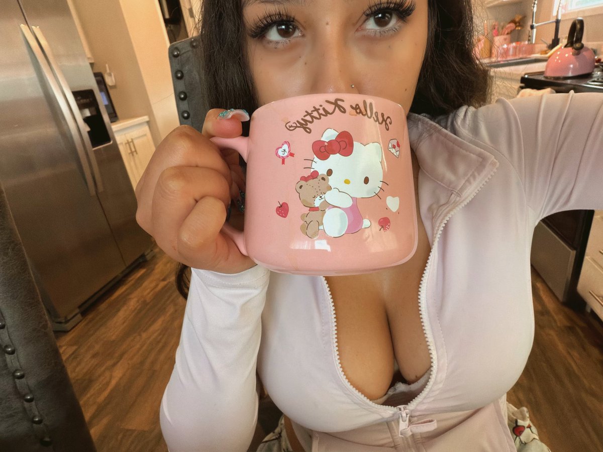 stoniee16's tweet photo. Morning coffee with the girls🥰🍒 https://t.co/4c6xCuiwHj