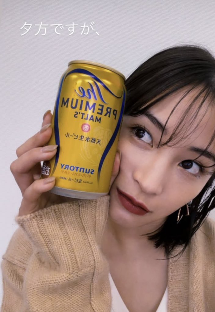 taniyan2010's tweet photo. 国宝級美女なんだけど、仕事一筋のめちゃめちゃ仕事できるサラリーマンの匂いもする、、だからオヤジにも馴染むんかな、、
＃広瀬すず https://t.co/0K51S9cHiX