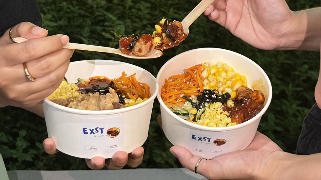 exst_official's tweet photo. Hi Sijeuni!!! Kita mau open PO Gimbab in a Bowl untuk Fan Con Jaehyun tanggal 20 Juni nih! Yukk ikutan PO. Harganya start from 30k aja nihh udah full ada nasi, sayuran dan protein. Yuk bantu ramein jualan pertama kita, maaci 🤗💚 #nct #jaehyun #nctzen https://t.co/KRyGghzvrf