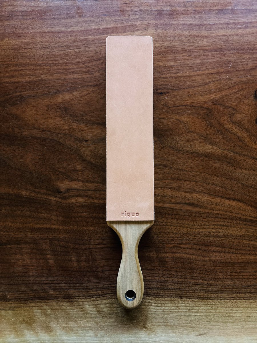 riguo_knives's tweet photo. riguo オリジナル パドルストロップ
Strop Leather “Model 1”
木工職人にて70mm厚の山桜でベース制作し、革職人にて1.5mm厚の本革を両面に貼り付けてました手作品
ナイフユーザーのマストアイテム
実店舗、WEBにて販売中
https://t.co/1We4MhFQnh
#riguo
#ナイフ
#strop
#革砥
#ストロッピング https://t.co/eTSEJ5iL4C