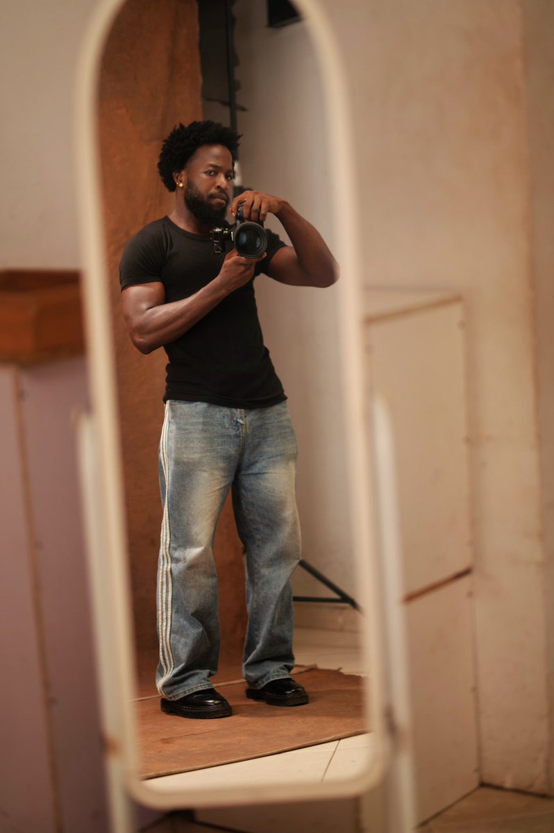 kalebvisuals's tweet photo. The artist.                                 And his art 🥹 https://t.co/ky2pwzqqQM