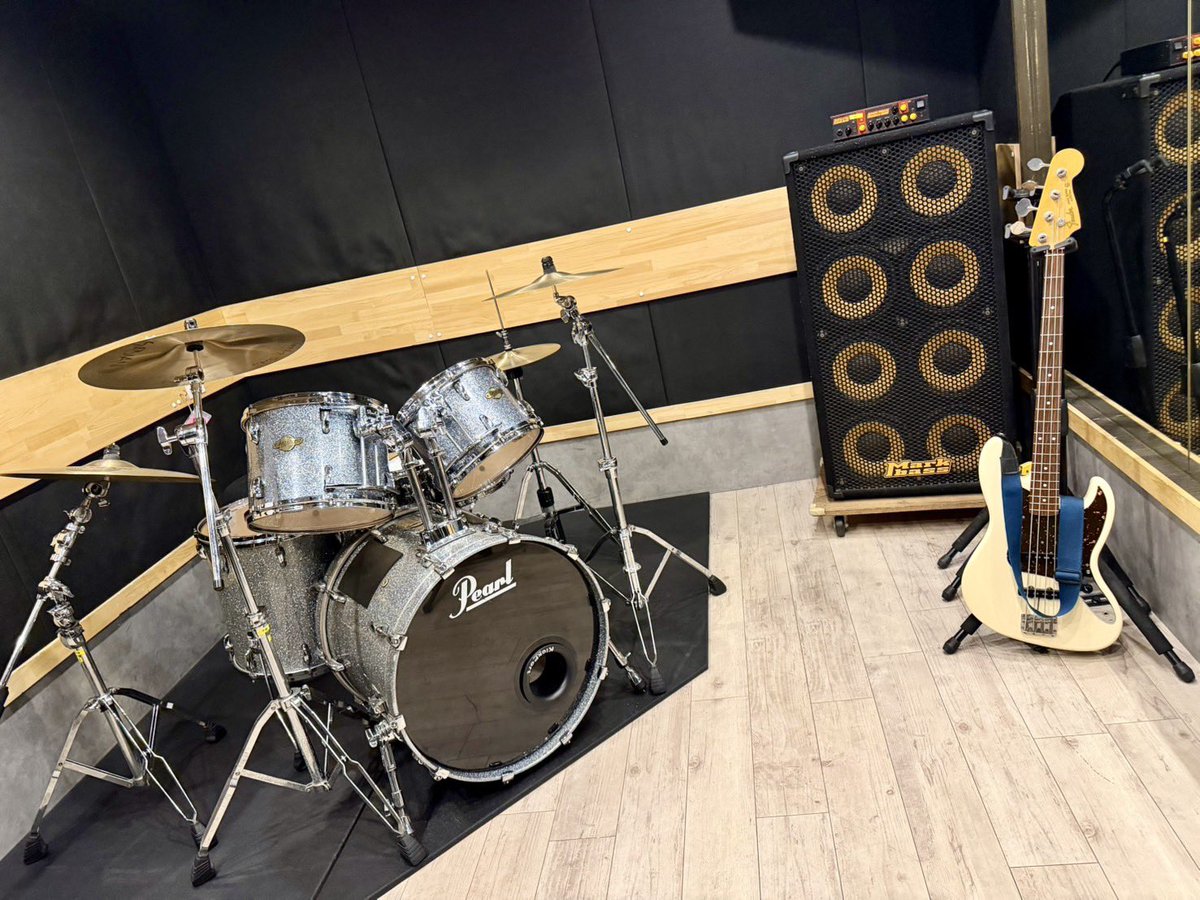 munima0831's tweet photo. 朝、娘からドラム覚えたい！と電話がありかな〜り久しぶりにスタジオ入った🙌
ちょっと教えただけで8ビートは完璧💮
最後に少しだけセッションやって楽しかった🤘 https://t.co/z4Pr37KknD
