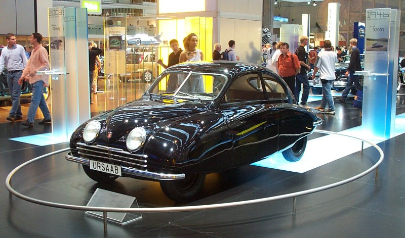 DeadFamousOrNot's tweet photo. 𝟭𝟵𝟰𝟳: On this day, June 10, 79 years ago, Saab rolled out its very first prototype automobile. The Swedish aircraft maker had turned to cars — and a legendary brand was born. #Saab #AutomotiveHistory https://t.co/nO9aZSQEhy