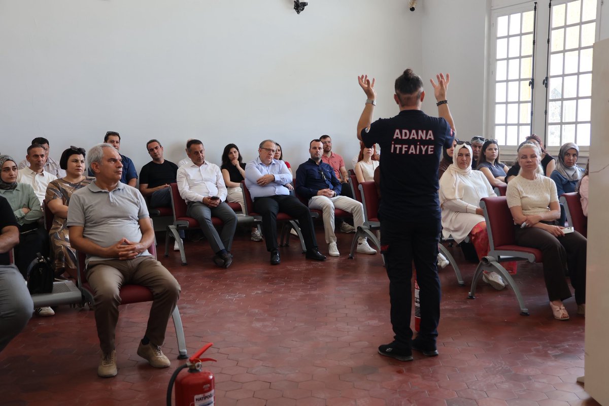 Adanatcddtas's tweet photo. "İş Yerlerinde Acil Durumlar Hakkında Yönetmelik" kuralları uyarınca, Adana Bölge Müdürlüğü hizmet binamızın önünde gerçekleştirilen tatbikat, Adana Büyükşehir Belediyesi İtfaiye ekiplerinin profesyonel desteğiyle başarıyla tamamlandı. https://t.co/nmoI3p1Qcb