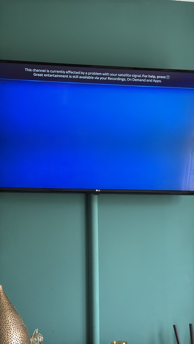 persil2354's tweet photo. Don’t you just hate it when you pay a ridiculous amount of money monthly for @sky then 30 mins from the end of a good film this happens https://t.co/wKvYxjMwXH