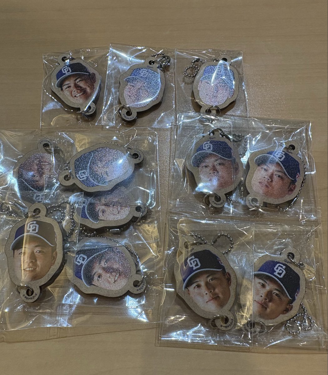 Asty23_4560's tweet photo. つながお<最新版>

【求】買取

※1点につき、1枚目の買取は3枚目から2点、2枚目の買取は3枚目から1点お願いいたします。
条件の良い方、まとめ買取してもらえる方優先となります🙇‍♂️

#ドラゴンズガチャ https://t.co/llMI07zuBj