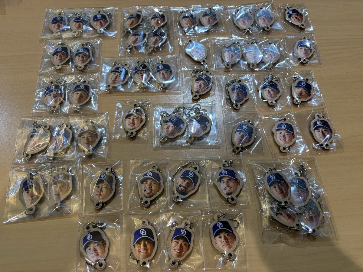 Asty23_4560's tweet photo. つながお<最新版>

【求】買取

※1点につき、1枚目の買取は3枚目から2点、2枚目の買取は3枚目から1点お願いいたします。
条件の良い方、まとめ買取してもらえる方優先となります🙇‍♂️

#ドラゴンズガチャ https://t.co/llMI07zuBj