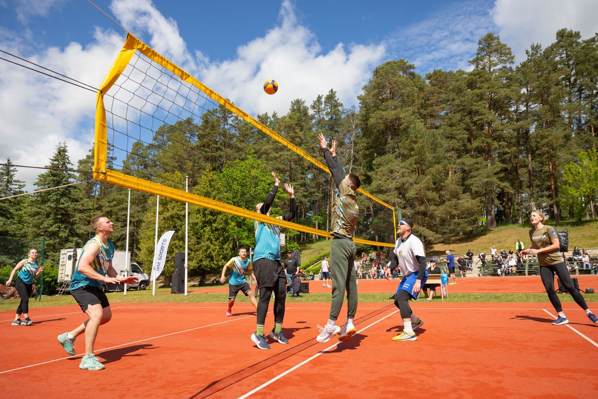 IeM_gov_lv's tweet photo. 🏆 Pagājušās nedēļas nogalē - 5. un 6.jūnijā tika aizvadītas Iekšlietu ministrijas 2026. gada vasaras sporta spēles Kandavā.
🤾‍♂️Sacensībās piedalījās 27 komandas no Iekšlietu ministrijas un tās padotības un sadarbības iestādēm – kopumā vairāk kā 900 dalībnieku. 

https://t.co/41pbNupUgV