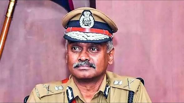 GaneshJayabalan's tweet photo. Buzz ... 
Honorable AK. Vishwanathan IPS (Rtd ) former commissioner of chennai all set to join "we the leaders " https://t.co/XJJCBiRq8x