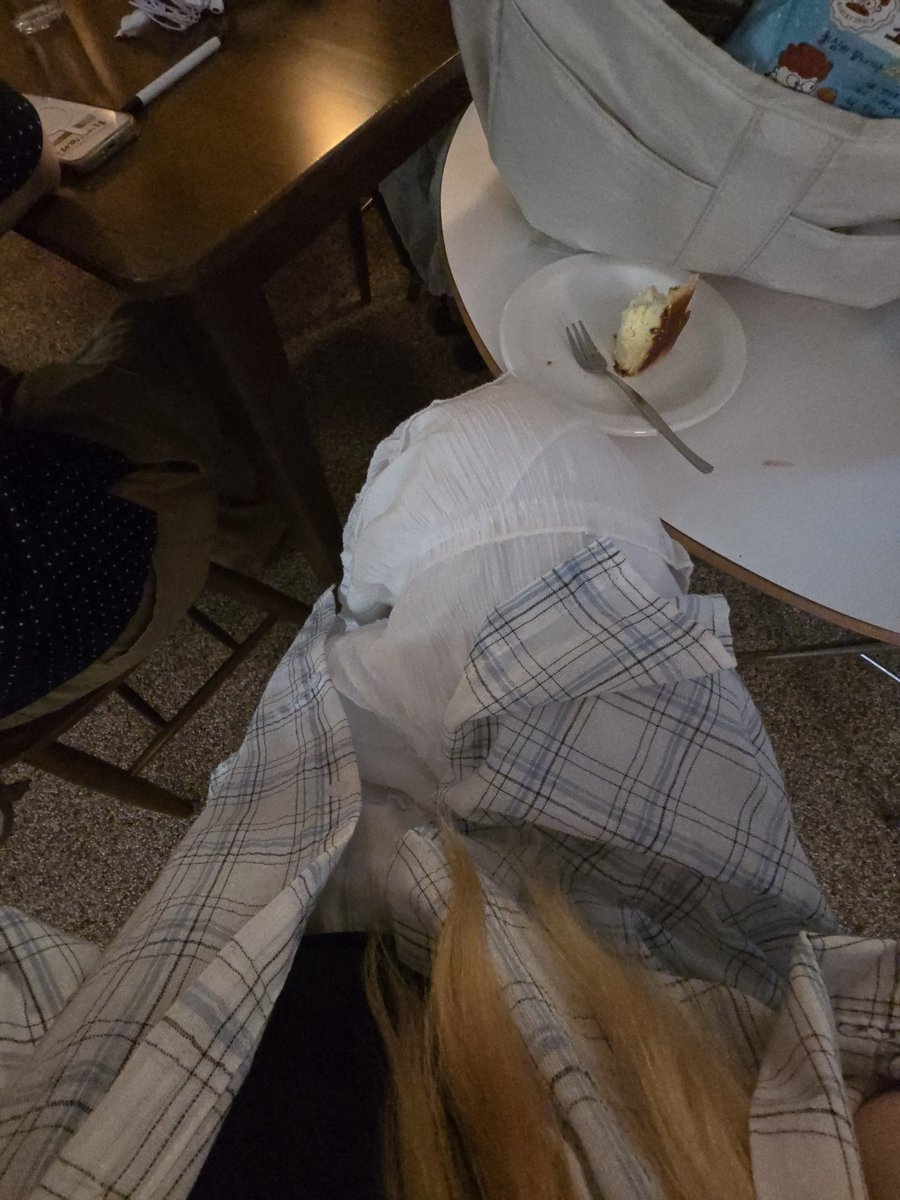 0_JI_W's tweet photo. 나 오랜만에 치마입었어 https://t.co/d8Sh1qoi1E