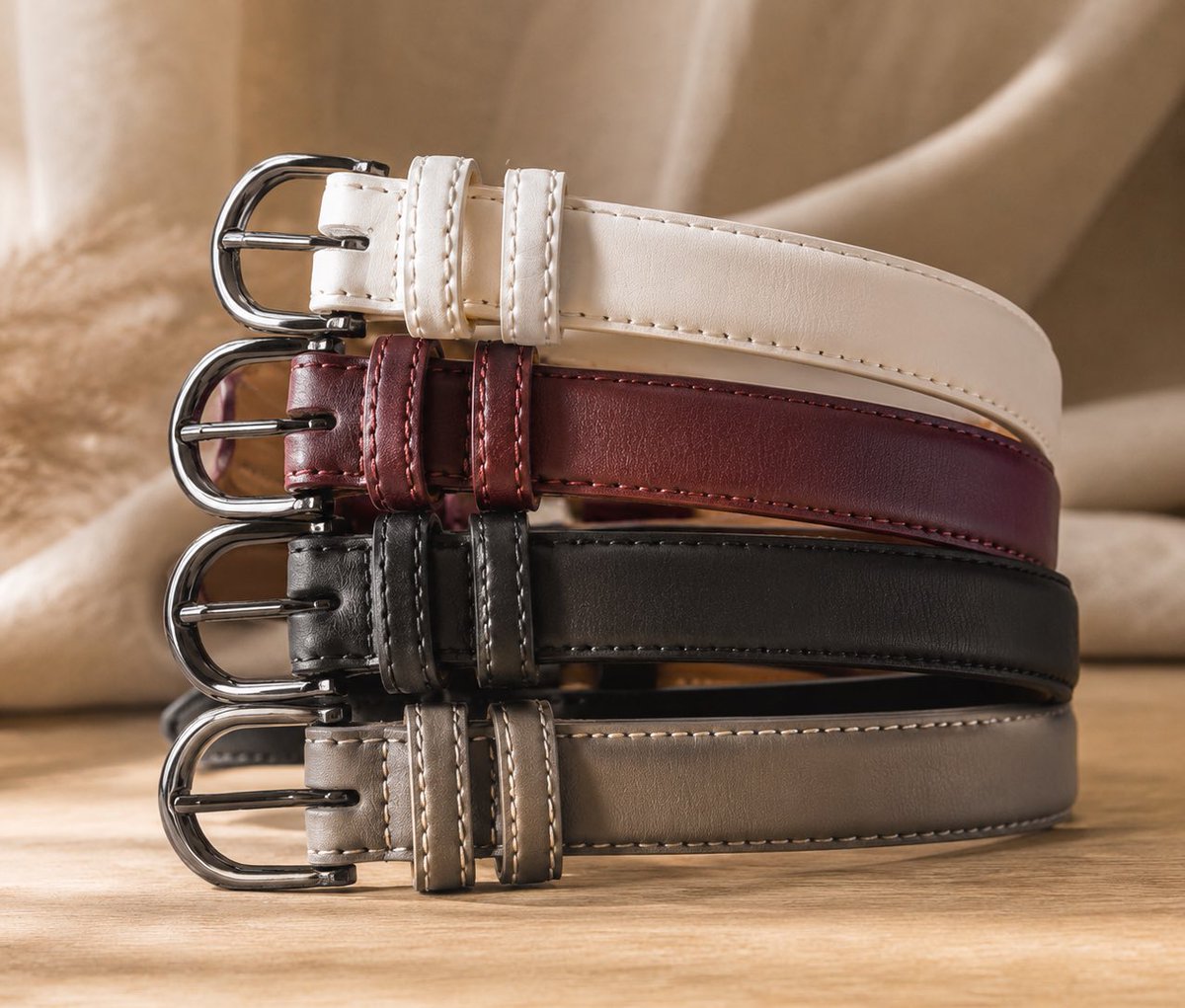 dkpages_'s tweet photo. HELP RT!✨

Pecinta leather yuk merapat! 

Ini 100% genuine leather hasil kerajinan tangan lokal orang tua temanku. Aku bantu jual dengan harga miring tapi kualitas tetep setara sama brand leather terkenal lainnya.

• Cewek: 120k aja
• Cowok: 150k - 175k https://t.co/et4TXC4Yu0