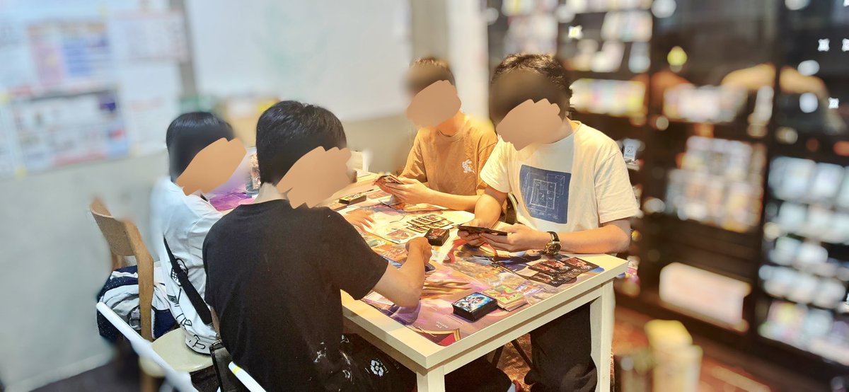 bisuke_ygo's tweet photo. 先日、バドミントンとトレカのお店 あずき様へ地域の子供たち向けにタイルシールの方、送らせて頂きました✨

無料配布ですので、ご気軽にお立ち寄りください！
地域の子供たちと交流できてハッピーでした！！

【 @mintoncardazuki 】 https://t.co/TkvuxnGSLU