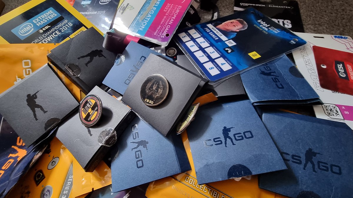 Itsmarkweller's tweet photo. Clearing out some draws, ALOT of CS pins to be sold! https://t.co/OtI8uLyGtQ