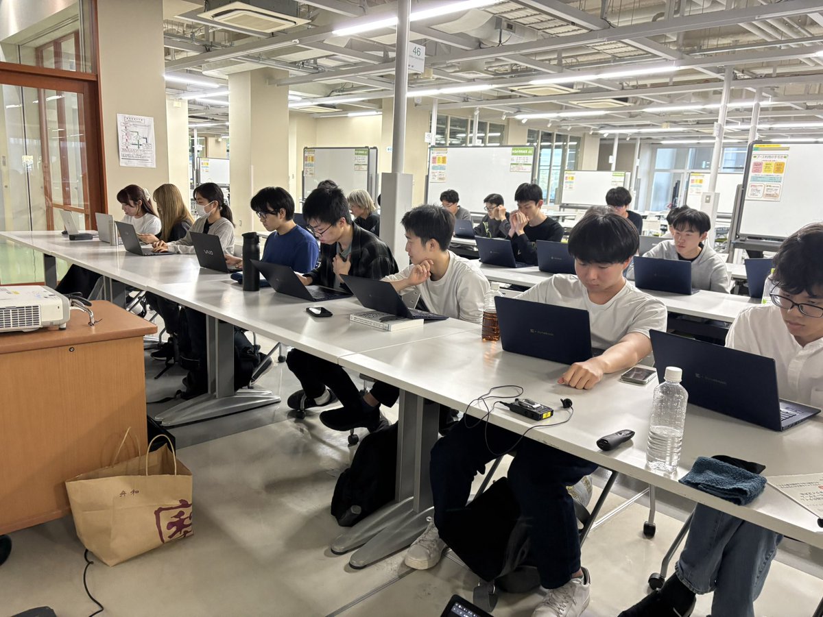 kitsecpro's tweet photo. ◤ 定期勉強会 - Web ◢

セキプロでは、毎週水曜日の2時間を使って情報セキュリティに関する勉強会を実施しています！

本日はWeb Exploitation分野のCTFについての座学とハンズオンです。
robots.txt🤖やセッション🆔、Cookie🍪についての知見を広げました。

#金沢工業大学
#セキュリティ https://t.co/3Qc4WRaDhj