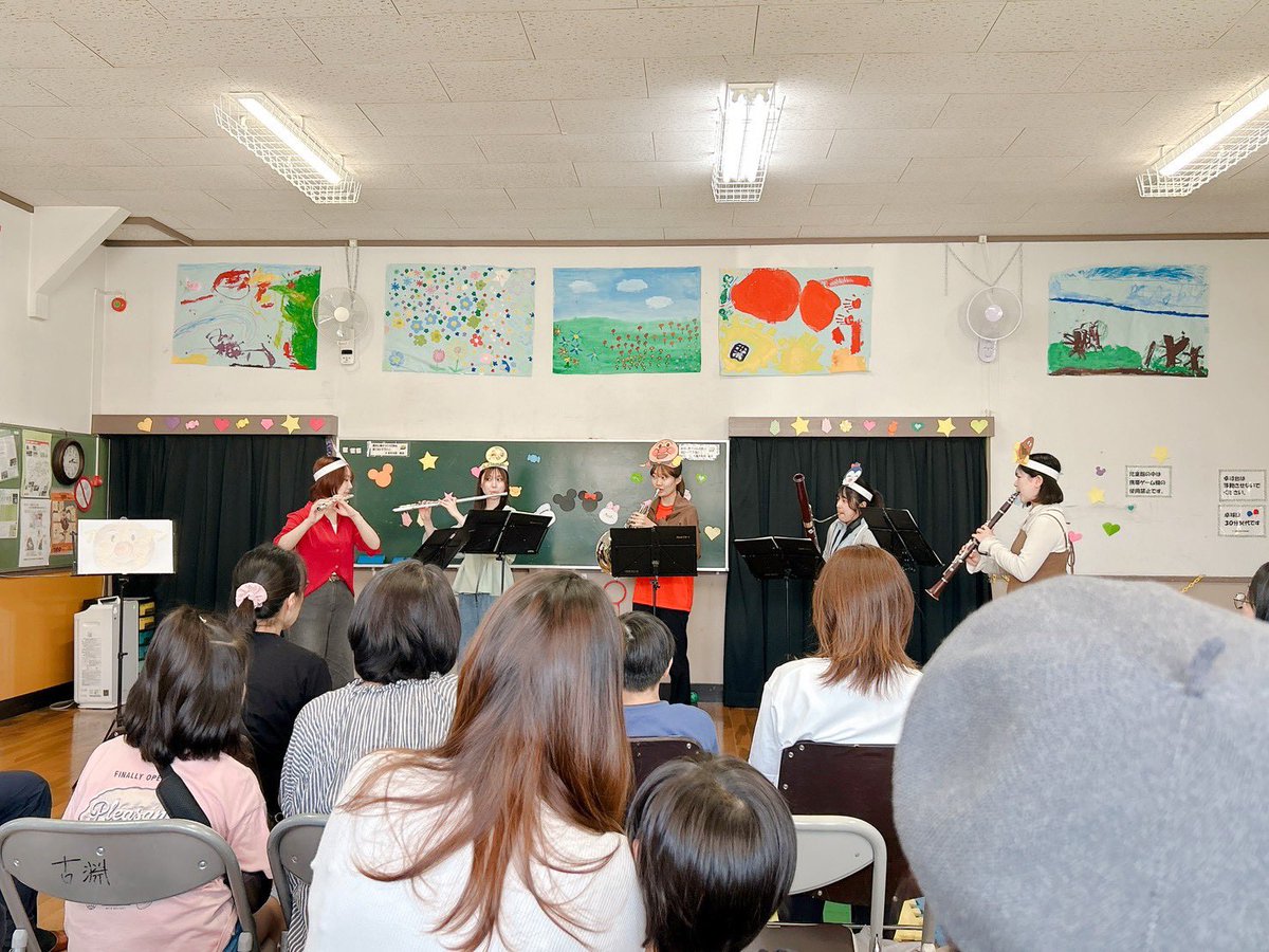 Kitasuitwi's tweet photo. 先日、古淵児童館にてアンサンブルコンサートを開催しました♪

計5団体が出演し、最後にはアンコールの演奏もお届けしました！

今年はミニクイズも実施し、楽しい演奏をお届けできたと思います☺️
職員の方々、来てくださった方々ありがとうございました！

#北里大学　#北吹　#吹奏楽 https://t.co/eaAktyyFHX
