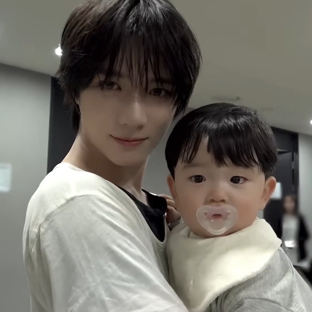 mazittuttu's tweet photo. 🐺🐶+👶🏻 https://t.co/1sRWskc4vu