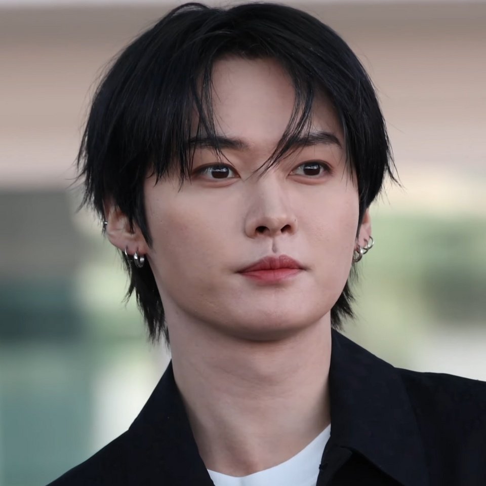 lk_liz_saurus's tweet photo. ݁          🐇˖࣪⊹ 3,000 Days with Lee Know ⊹˖࣪ 🐈‍⬛
                   　 🖤#리노는기여어🤍

　               　    　       ＿＿＿＿＿
　               　           ／＼＿＿＿＿＼ ˖࣪⊹
      　               　     |￣＼∩・ω・) ＼
         　               　  |　  ｜￣￣￣￣ ｜ https://t.co/pFc5g3odJN