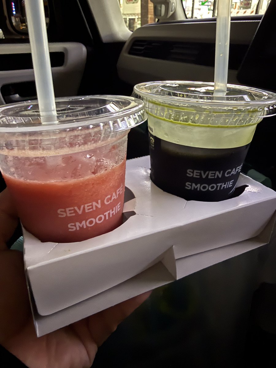 zonejack39's tweet photo. スムージー半額でスイカと宇治抹茶！２個作ると時間掛かって3人も待たせてしまったすみません💦 https://t.co/zR0yUIwWID