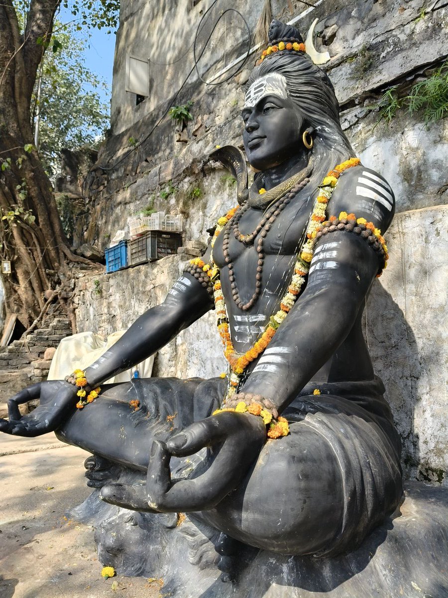 SivanDevotees's tweet photo. ஓம் நமசிவாய போற்றி ! 🙏🔱 

#OmNamahShivaya #SivanDevotees https://t.co/ahw3aB3Bl3