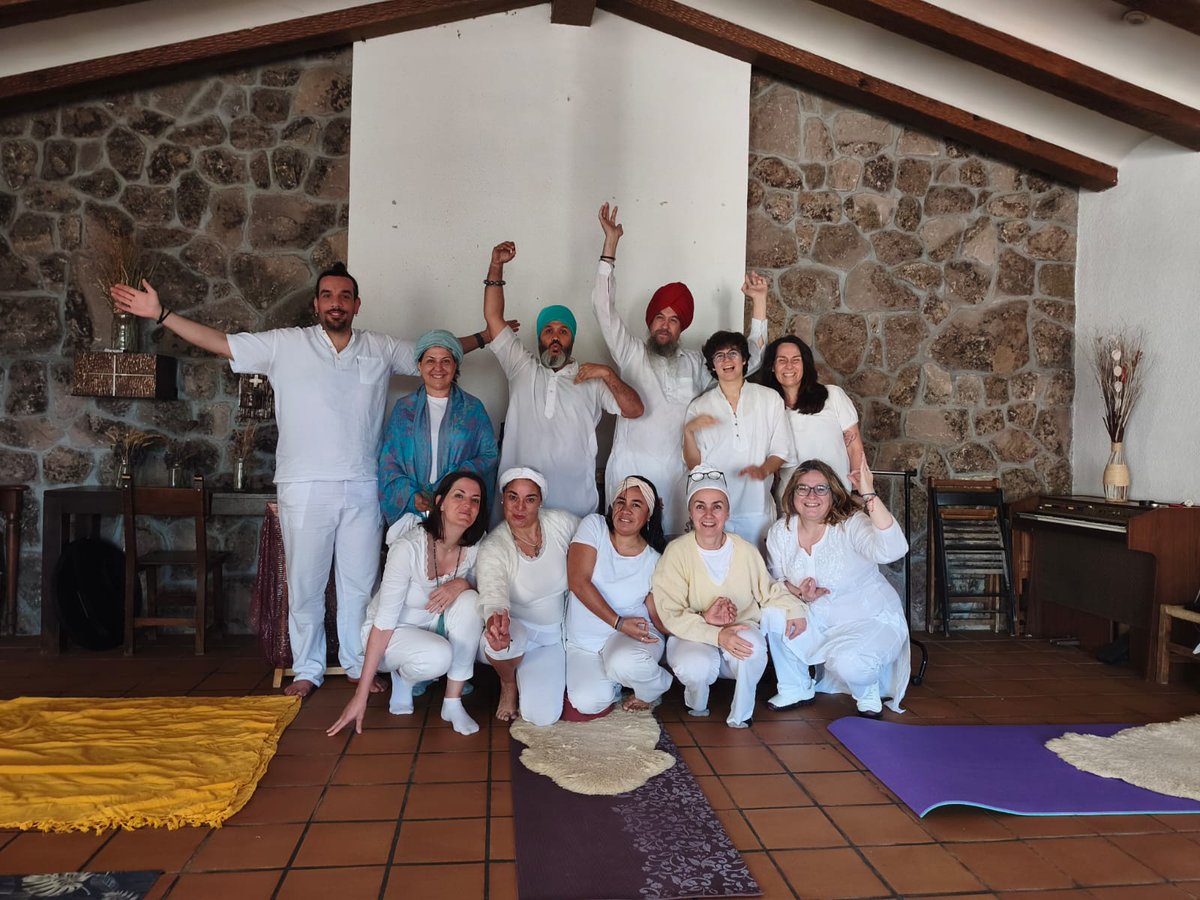 YogaRasayan's tweet photo. Formación Internacional de Kundalini Yoga

📅 Inicio: Septiembre 2026

📍 @centrorasayan

💫 Aprende kriyas, respiración y meditación
🌸 Conecta con tu energía vital
🌟 Crece personal y espiritualmente

📧 https://t.co/5CFWut0hcM | 📞 636 210 782 https://t.co/TIh2cQsFMv