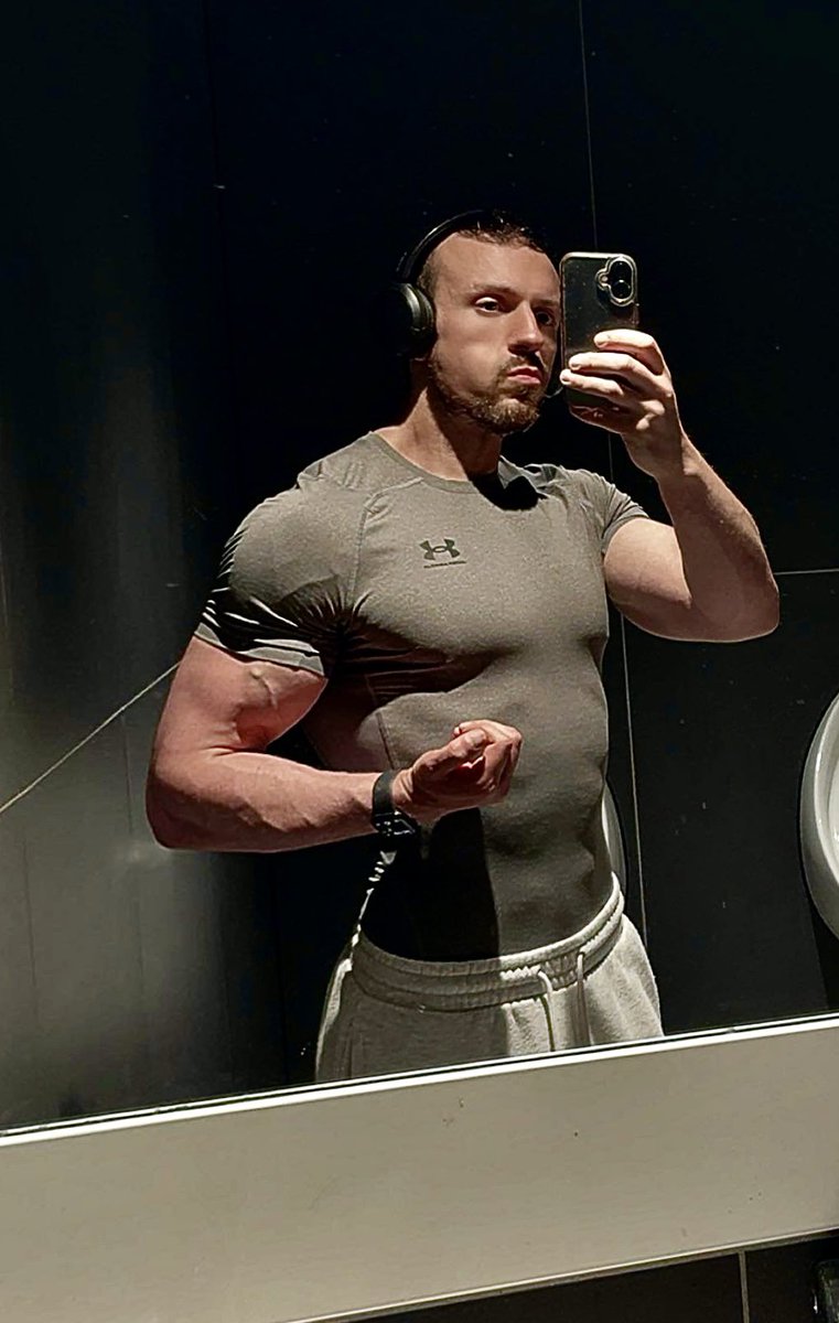FreddieLifts's tweet photo. Decent #pullday today.
#vegan #veganbodybuilding #fitness #strength #gym #progresspic https://t.co/o9j7XGg4Cb