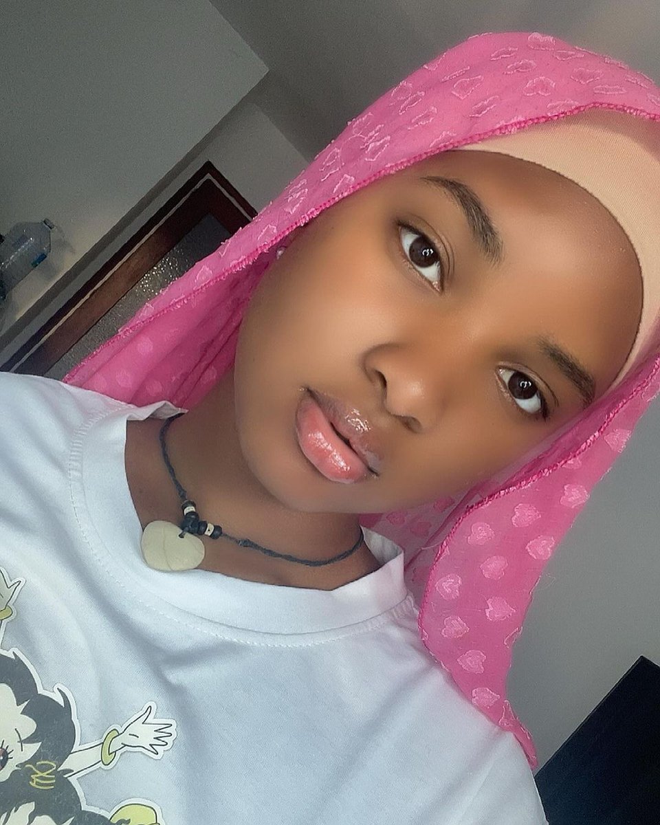 _sarcolemma's tweet photo. Can I have your WhatsApp number pls? https://t.co/Sln0dNS61h