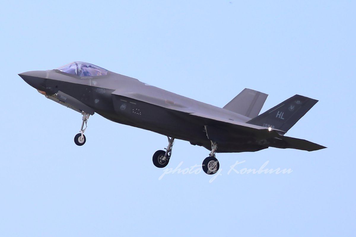 今日の三沢基地。 グアム経由で35FW追加配備用F-35が4機到着！ フォロワーさんに教えて貰わなきゃ判りませんでした！