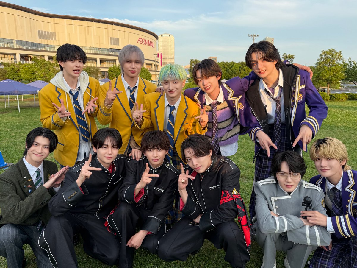 Lienel_official's tweet photo. #EBiDAN 15周年記念シングル
「Yes! 東京」発売記念リリースイベント
『Yes! 飛び出せ! 僕らの移動教室』4限目

#Lienel より #芳賀柊斗 #近藤駿太 #高桑真之 が参加させていただきました！

お越しいただいたみなさま、ありがとうございました💜

#Yes_EBiDAN15th https://t.co/a0JC09Hto0
