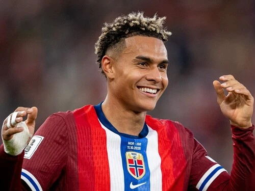 FPLsamuraiJapan's tweet photo. 🎯MF編｜スカウティングボーナス候補
4.9% | Xhaka 🇨🇭
4.2% | Rodriguez 🇨🇴
3.3% | Nusa 🇳🇴
3.3% | Sabitzer 🇦🇹
3.3% | Doue 🇫🇷
3.0% | Calhanoglu 🇹🇷

セットプレー担当や司令塔は、
ボーナス＋得点関与の両取りが魅力。
#WorldCupFantasy https://t.co/2mCpCqFfMN