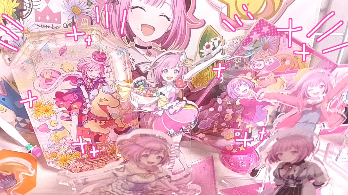 ringoneko_74's tweet photo. 念願のワールドリンクアクリルブロックとバースデーアクスタ！！！！
やっぱりでかいとかわいいもでかくてすばらしい https://t.co/Hp903zgJNt