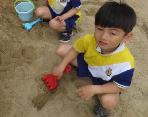 itskhyeon's tweet photo. hi bayik.. km beneran sesibuk dan seaktif itu yaa pas TK.. ini gimana cara izin ke mama nya seonghyeon kalo gw mau minjem anaknya 😭😭😭 https://t.co/Ub0LBJDvks