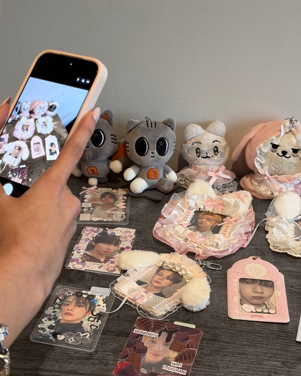 soobinswirlz's tweet photo. getting dolled up just to take pics of txt is what moahood is all about https://t.co/sECMtiMVW4