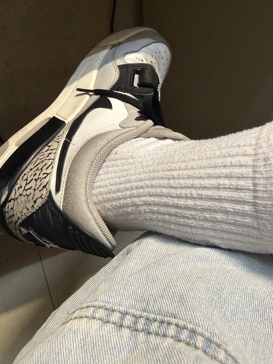 ricyo00's tweet photo. 盯着看，然后帮我刷干净
#1s #aj312 #gooner #鞋刷 https://t.co/DrDrghvZGx