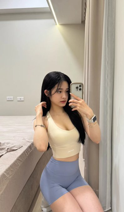 KarpHasan's tweet photo. @JAHJA150142 浙江丽水  03年 反差很强，下面很紧致，平时自己也经常练瑜伽，喜欢穿瑜伽裤，找个固p，高情绪价值的 https://t.co/DXAl0d6FUs