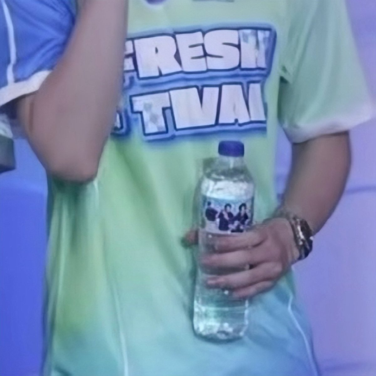J_20081996's tweet photo. ขวดน้องเอเอแน่นอน 100% 🫪🫣🤭💚🩷

#PHUTATCHAI #AAashirakorn
#NestlePureLifexBUSFreshTival 
#NestlePureLifexBUS https://t.co/V7KMSg0eKK
