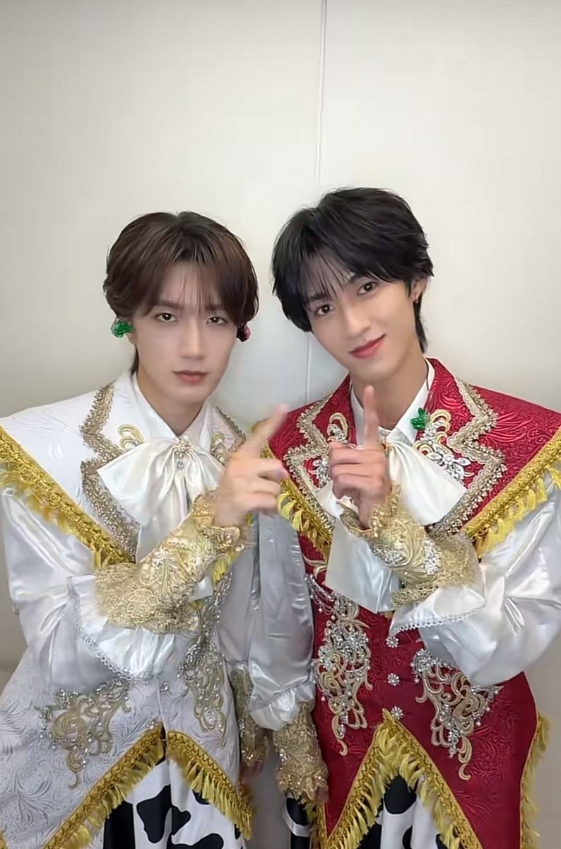 s___onom's tweet photo. 山中柔太朗が白衣装×天使
曽野舜太が黒衣装×悪魔
みたいな立ち位置なの本当助かる！
きらりん⭐︎レボリューション世代すぎて夢みたい😢 #マジデスティニー #山中柔太朗 #曽野舜太 https://t.co/RGiaf2sOgx