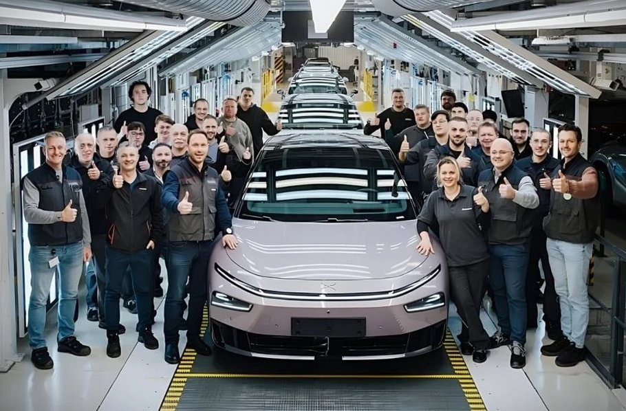 foroelectricos's tweet photo. ¡La ofensiva europea no frena! 🇪🇺🚗 #Xpeng confirma que fabricará un cuarto modelo eléctrico en su planta de Austria para esquivar los aranceles de la UE 🔋 ¿Qué coche crees que se sumará a los G6, G9 y P7+ en las líneas de montaje? 👇 @XPENG_Global https://t.co/9ADazlD7XB