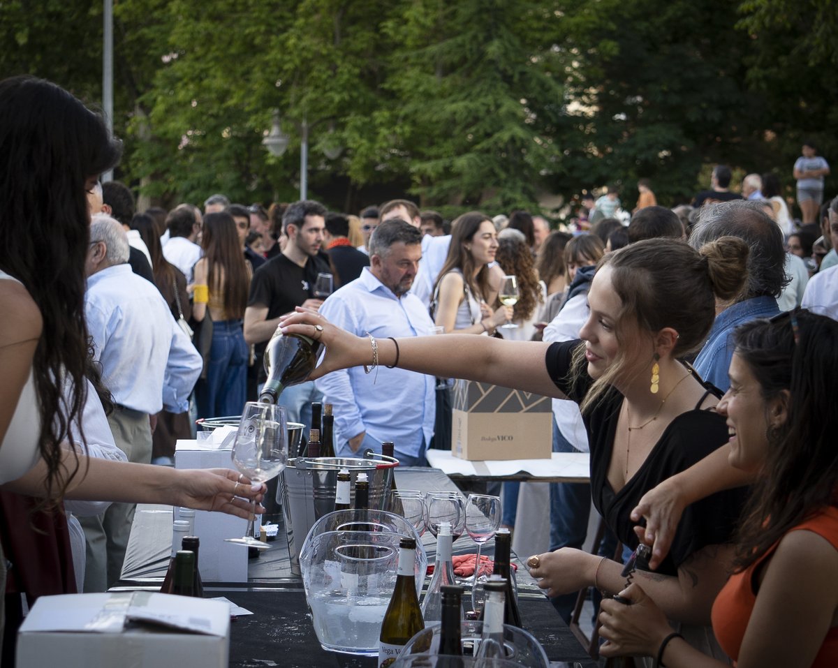 masilva_es's tweet photo. La Cata Popular de los XVII Premios Ecovino  se celebró en Logroño ofreciendo nueve bodegas laureadas en 2026 sus referencias. El 17 de junio se presentarán algunos de los Grandes Ecovinos de Oro 2026 en la Universidad de La Rioja para socios de la Asociación de Enólogos de Rioja https://t.co/8ZyPgGQaan