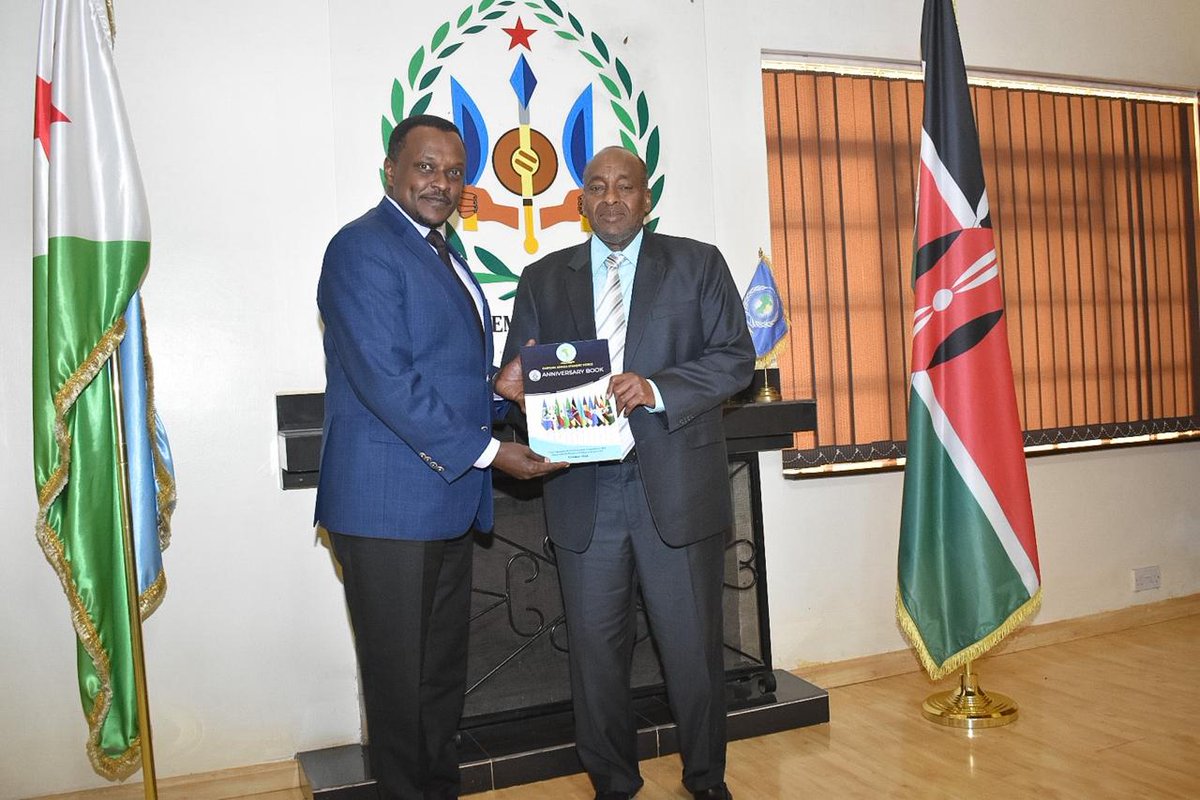 EASF4Peace's tweet photo. EASF Director Brig. Gen. Ronald Rwivanga led a delegation on a courtesy call to H.E. Yacin Elmi Bouh, Ambassador of Djibouti to Kenya. Discussions focused on regional peace and security, Member State cooperation, sustainable financing for EASF, and enhanced coordination among Ministries of Defense and Foreign Affairs.
#EASF #Djibouti #RegionalSecurity #EasternAfrica