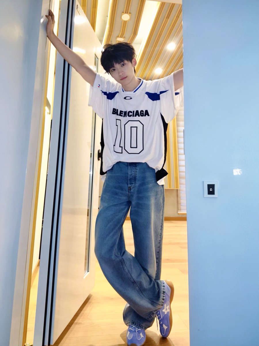 ZiYuOfficialFC's tweet photo. 10062026 ZIYU STUDIO WEIBO UPDATE
Unlock a glimpse of ZiYu’s daily PLOG 🤲🏻🎤

Original Post：https://t.co/Uk3Trl093R

#ZiYu #梓渝 https://t.co/QSj1QPA5Fh