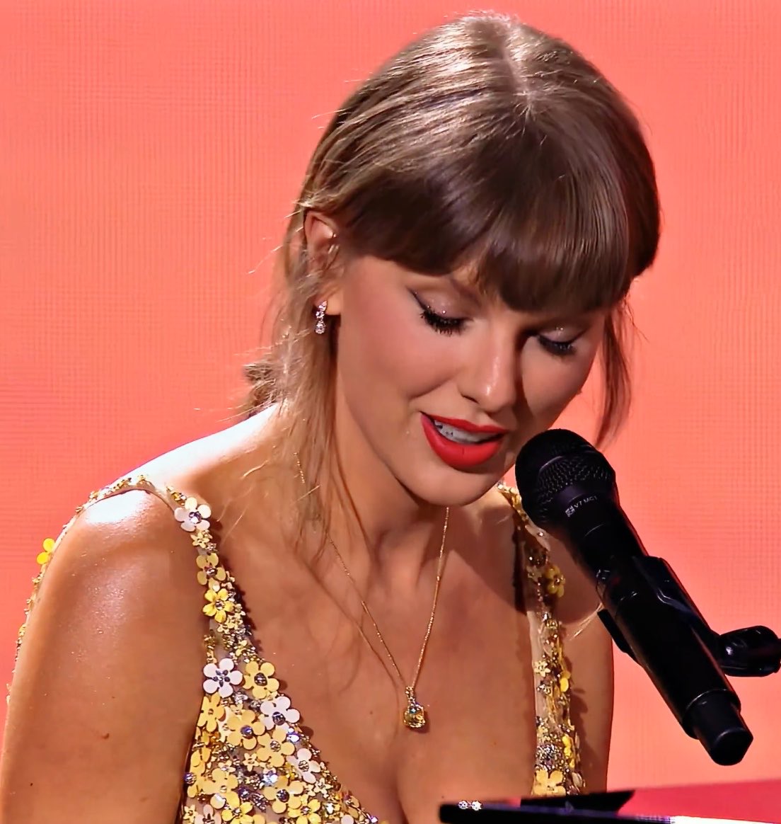 metmidnights's tweet photo. this is so lover era https://t.co/M3rOVFeNOx