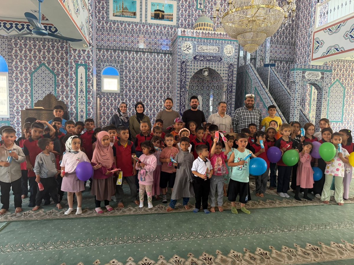 FMSBbirecik1's tweet photo. ÇEDES kapsamında CAMİDE MUTLUYUZ teması ile yıl sonu şenliklerinde öğrencilerimizle camide mutluyuz. 🌸

Bu değerli etkinlikte emeği geçen okulumuz müdürü Nahsan AYDIN'a, Ferit Aydın Mirkelam Ortaokulu Müdürü Hamdullah TAN'a, okulumuz 1-A sınıfı öğretmeni Sacit Berat KÜTLE'ye ++ https://t.co/x5A4DqWToy