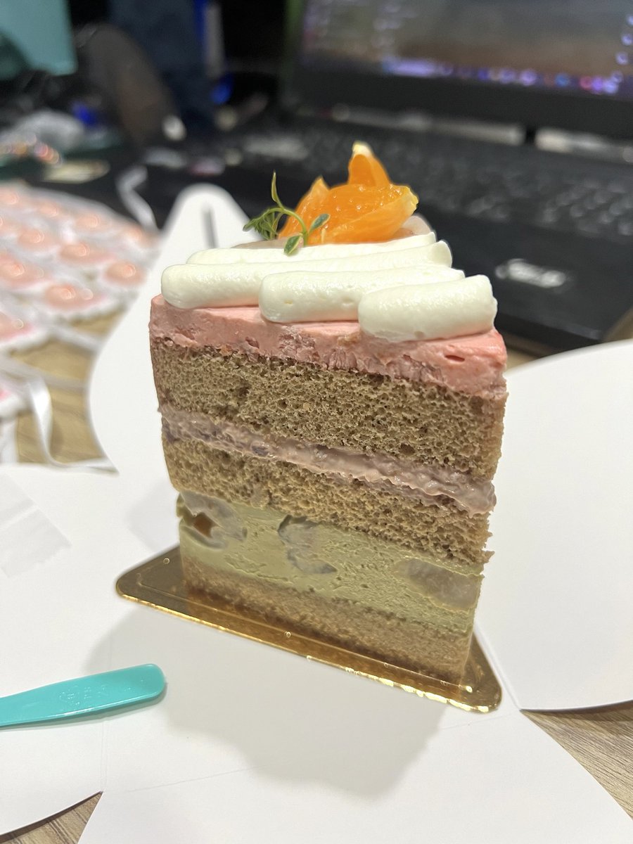 TokiEllino's tweet photo. 小小的犒賞自己!!!

荔枝烏龍蛋糕🍰 https://t.co/6SNNMrQl4M