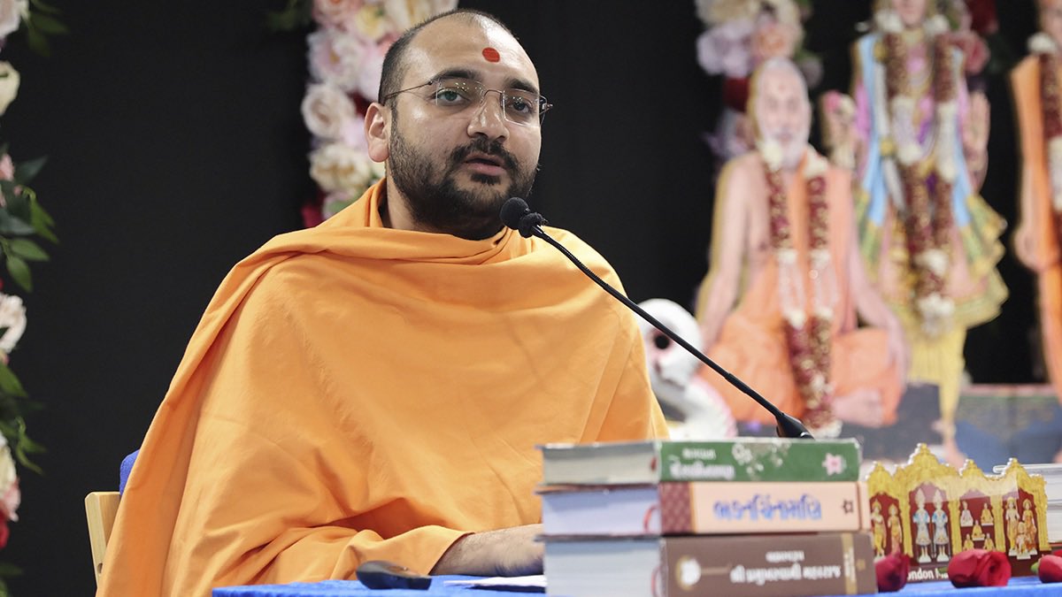 FriendsofBAPSSL's tweet photo. P. Gnankhushal Swami, a learned sadhu of BAPS, then continued the theme highlighting the same divine virtues within the manifest Guru, HH Mahant Swami Maharaj. Through various examples and reflections, he elaborated on the concept of prapti (attainment) through this Satsang. https://t.co/WraKA1ecme