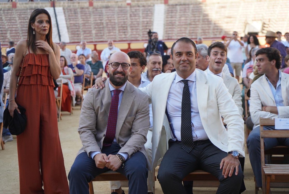 CircuitosToros's tweet photo. Damos al ▶️ para revivir los mejores momentos de la presentación de los carteles de la Temporada de Verano 2026 en #elpuerto marcada por la gesta de Morante de la Puebla (¡4 tardes!) y las máximas figuras del toreo 👇👇

https://t.co/V7dgOfYmH1

@zunigatoros @ElPuerto https://t.co/0whjbq80sm