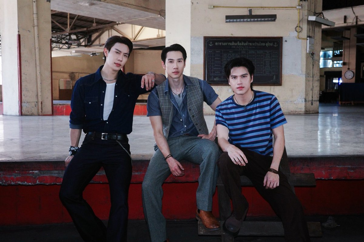 Sarasvat5's tweet photo. แก๊งคลุกฝุ่นแห่งลาดกระบัง ✅
ครอบครัวคลุกฝุ่นแห่งลาดกระบัง ✅✅✅
โคตรจะปะป๊าพ่อพ่อลูกลูกมาก 🧑‍🧑‍🧒

#LoversAndGangsters #GreatBright #MarcMC https://t.co/Gpo03ZKf44