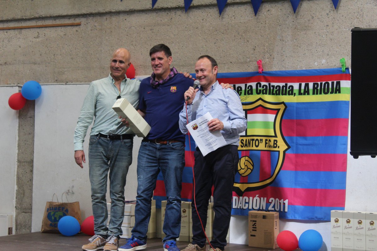 FCBPenyes's tweet photo. 🤝 Onésimo Sánchez, exjugador i membre de @FCBJugadors, va ser el convidat d’honor en el 15è aniversari de la PB El Santo.

👏 Més de 60 persones, entre penyistes i convidats d’altres penyes de la zona, es van sumar a la celebració.

🎂 Per molts anys! https://t.co/j1yAA2rQ80