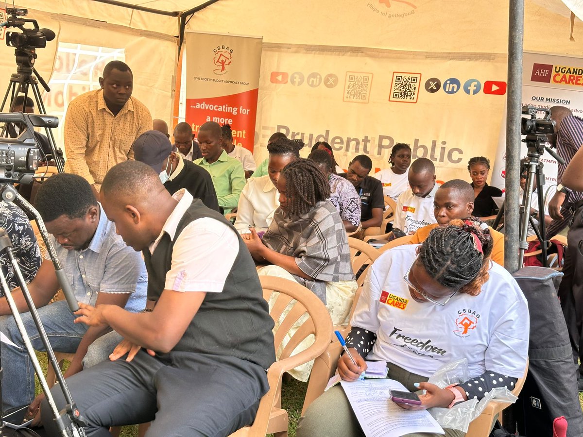 bakerjumba1's tweet photo. ~ We acknowledge @ahfugandacares with  @CSBAGUGANDA in launching the #FreedomFromDebtUG Campaign, a national advocacy initiative aimed at promoting debt justice, fiscal accountability, sustainable public financing. ~
Peninah Naiga- Research Associate- Uganda Debt Network adds. https://t.co/R0Zzej0Wx8