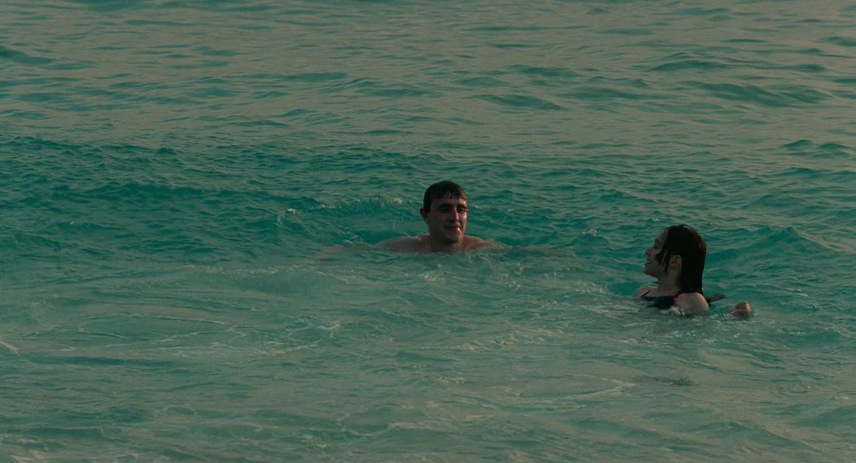 screenscaps's tweet photo. aftersun (2022) dir. charlotte wells https://t.co/IEUFWLKK4v